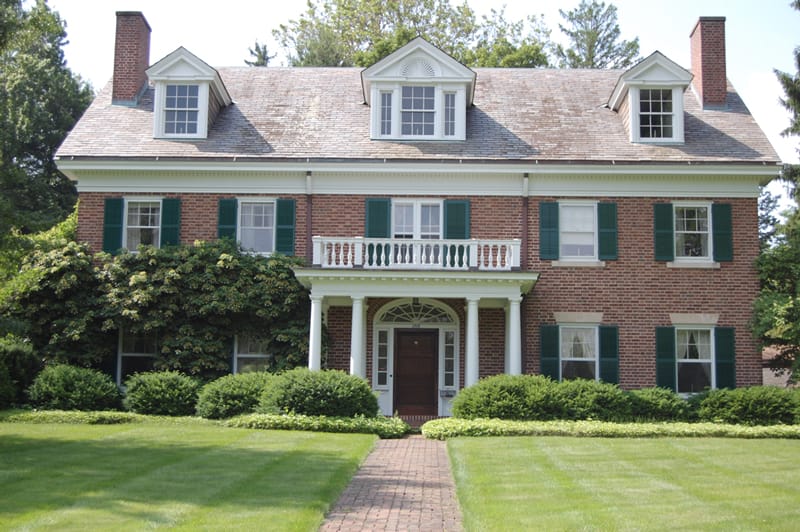 Gutter and Downspout Colors - How To Choose What Color to Paint Downspouts